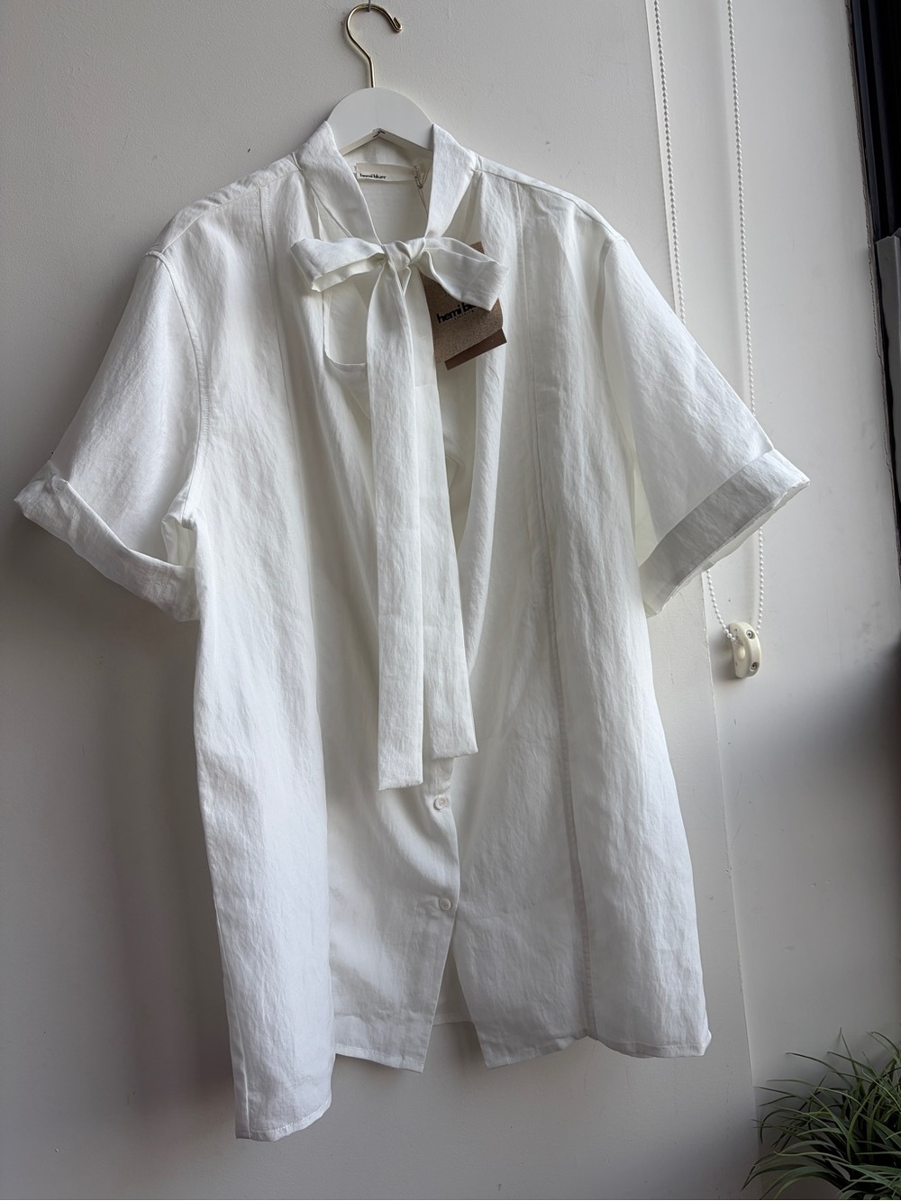 BNWT Hemi Blurr Women’s white Button down tie neck short sleeve Blouse Tencel